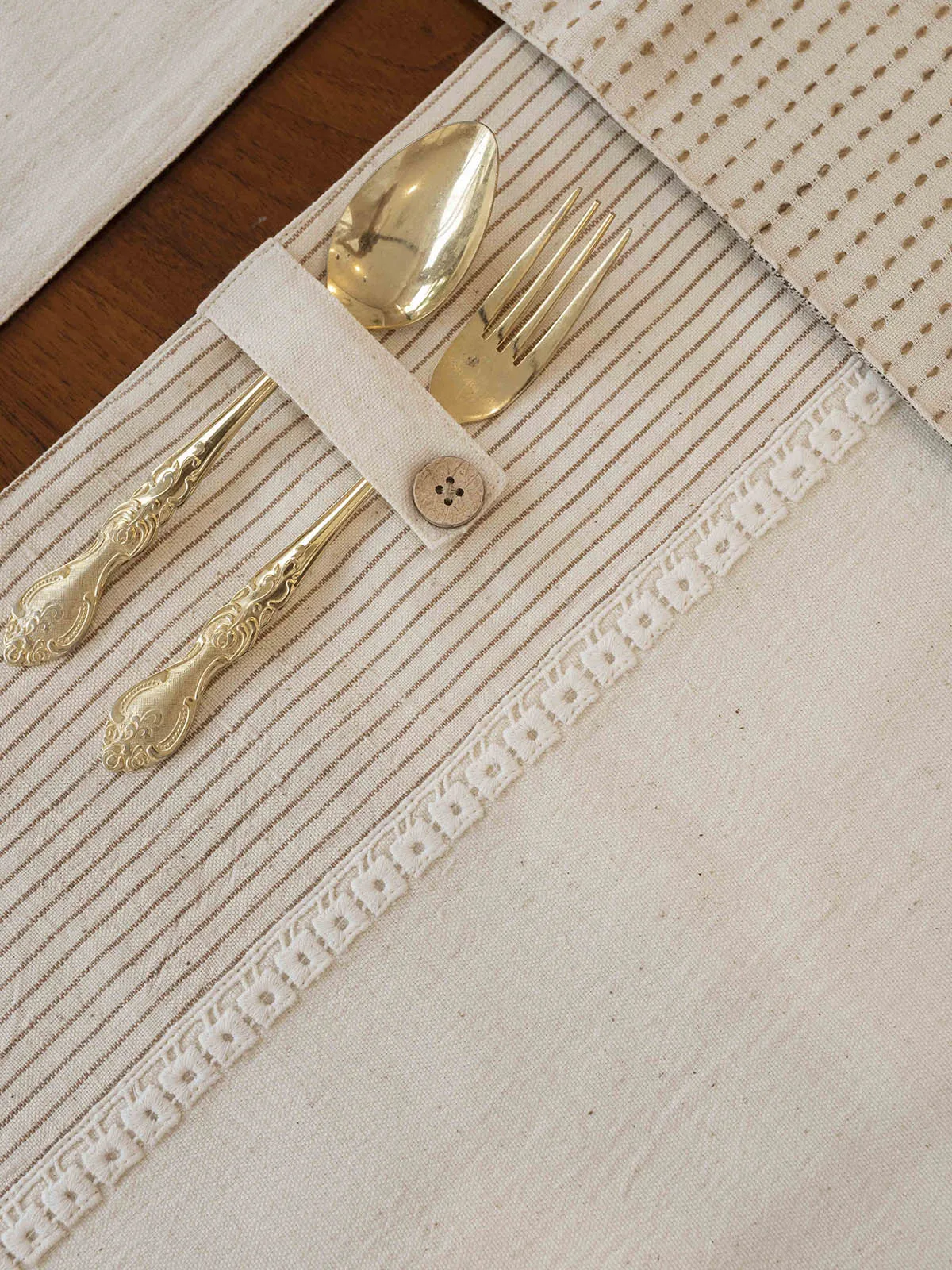 Koa Dining Set Of A Table Runner And 8 Table Mats Beige